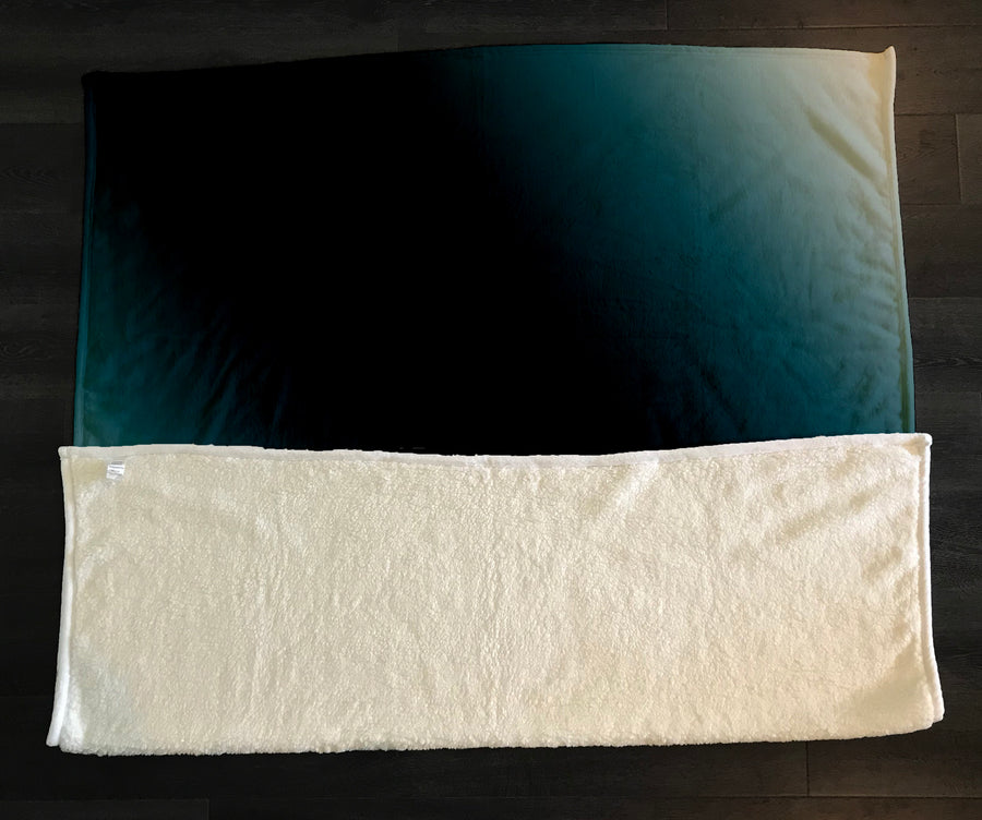 Teal to Black Diagonal Gradient Pattern Fleece Sherpa Blanket