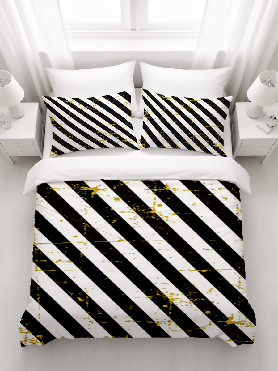 Black and Gold Diagonal Stripe Pattern Duvet Cover