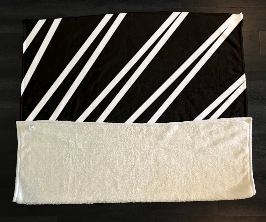 Black and White Diagonal Stripe Pattern Fleece Sherpa Blanket