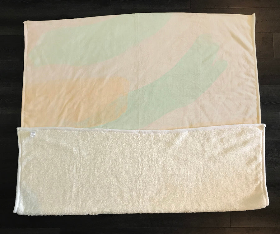 Soft Beige Organic Shape Minimal Pattern Fleece Sherpa Blanket
