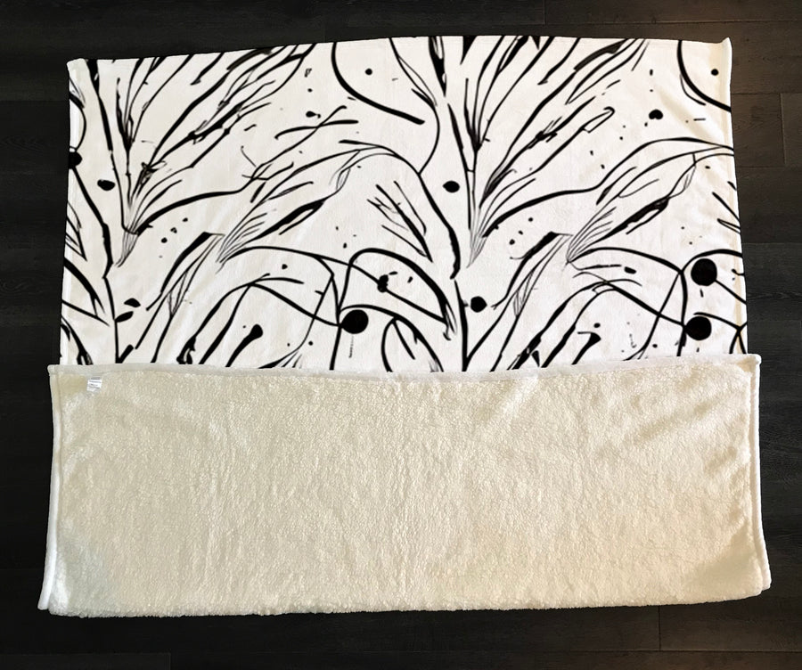 Black and White Organic Line Pattern Fleece Sherpa Blanket